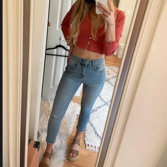 Distressed High-Rise Skinny Jeans in Light Wash - Picture 5 of 9